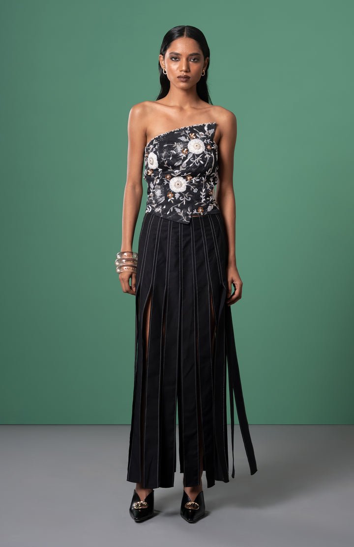 Kuro Shredded Skirt: SAMPLE SALE